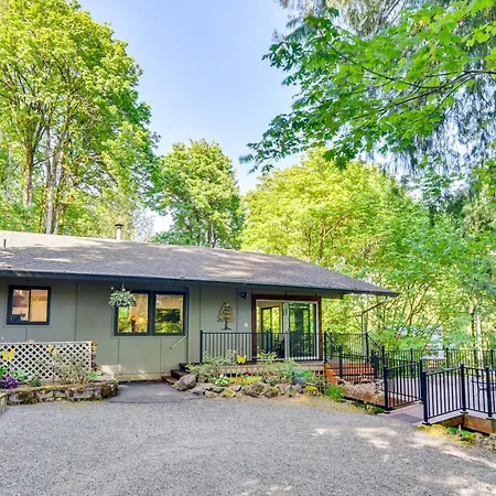 Riverfront Cabin With Deck Near Merwin Lake Park!